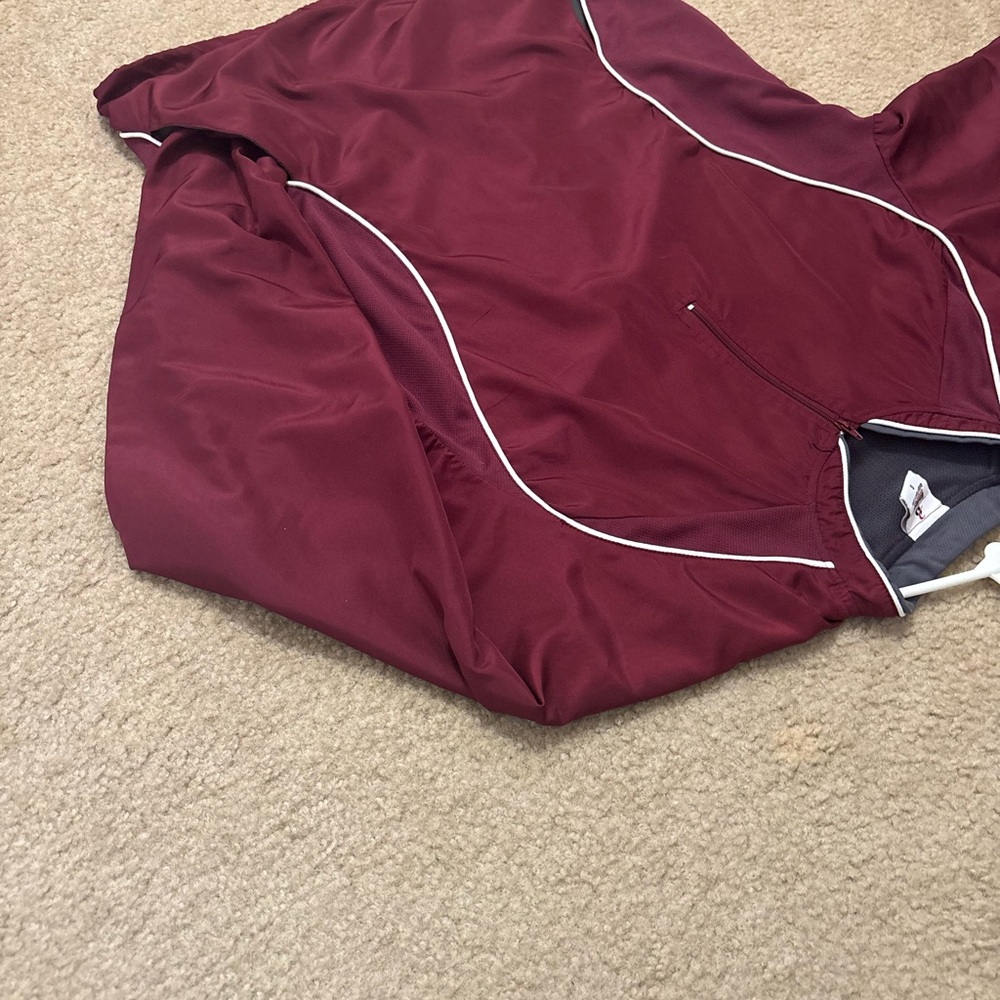 SMALL MAROON WINDBREAKER FOR STREETWEAR & ATHLETICS